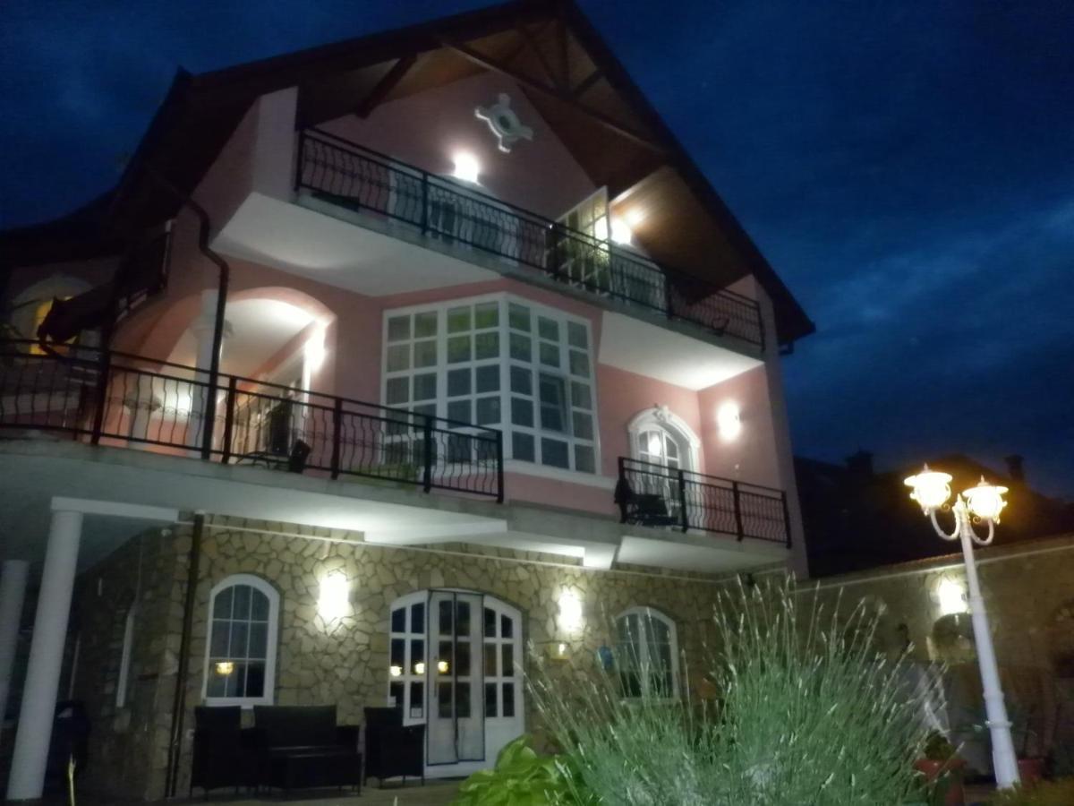 Manor Villa Heviz Exterior photo